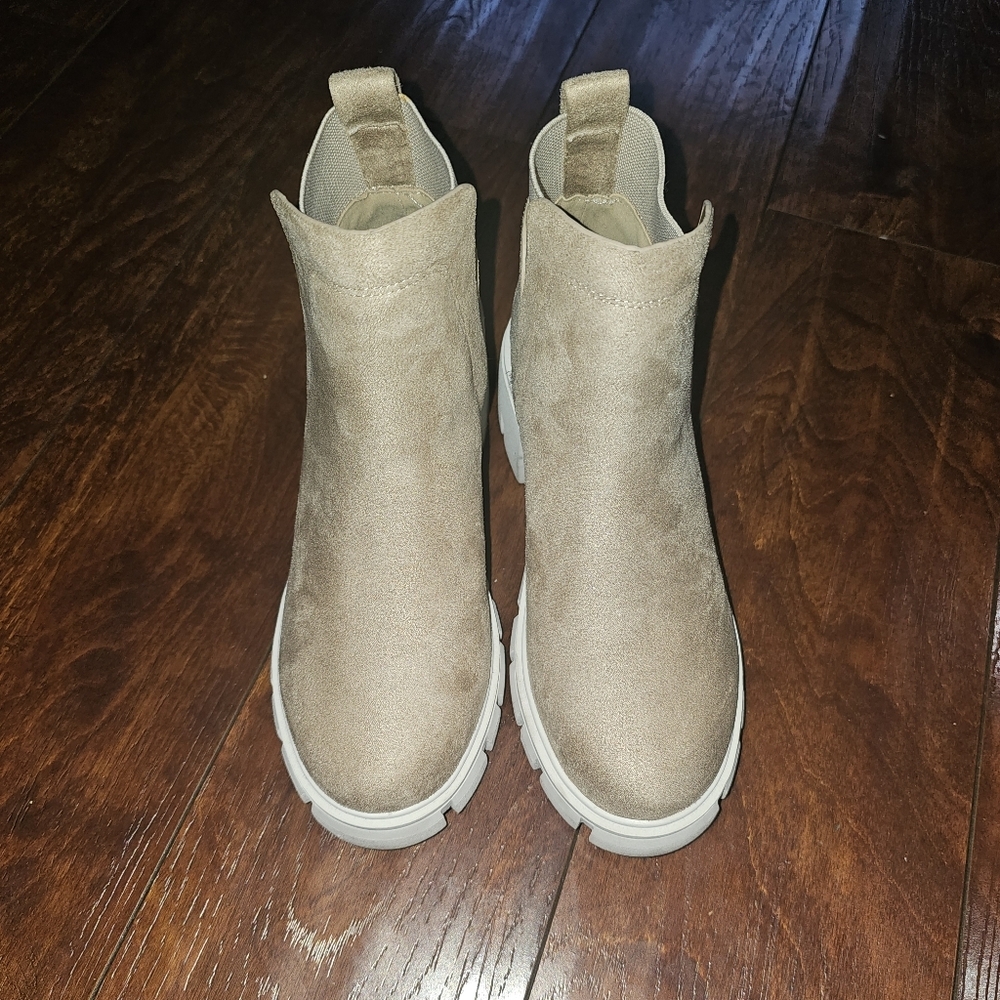 Sheln Faux Suede Ankle Boots with Chunky Heel and Lug Sole-Taupe, Size 5.5 - Picture 4 of 5